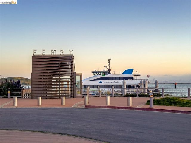 220 Lakeshore Ct, Richmond, CA 94804