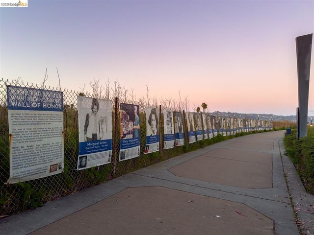 220 Lakeshore Ct, Richmond, CA 94804