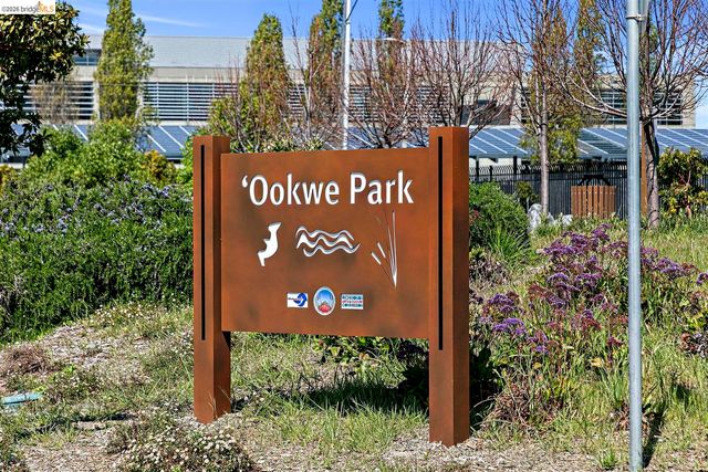 220 Lakeshore Ct, Richmond, CA 94804