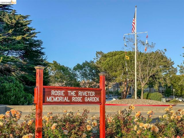 220 Lakeshore Ct, Richmond, CA 94804