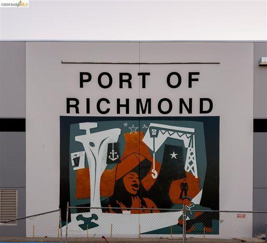 220 Lakeshore Ct, Richmond, CA 94804