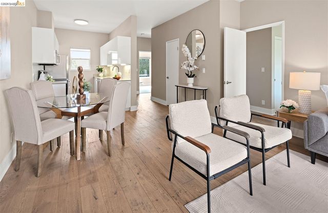 220 Lakeshore Ct, Richmond, CA 94804