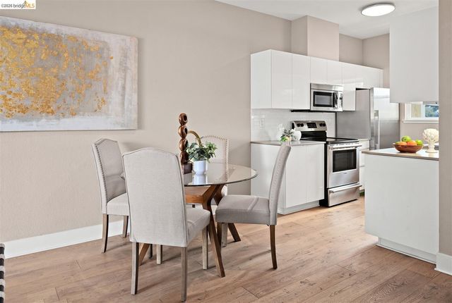 220 Lakeshore Ct, Richmond, CA 94804