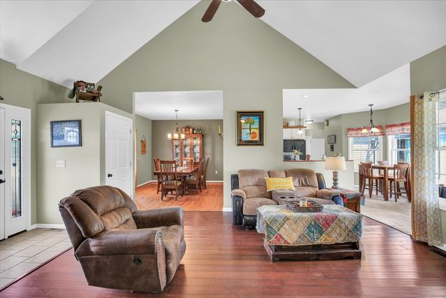 48 Nightingale Circle, Camargo, IL 61919