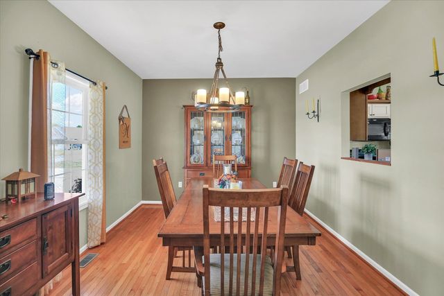 48 Nightingale Circle, Camargo, IL 61919