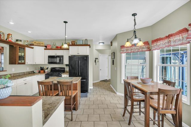 48 Nightingale Circle, Camargo, IL 61919