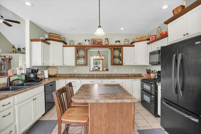 48 Nightingale Circle, Camargo, IL 61919