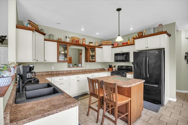 48 Nightingale Circle, Camargo, IL 61919