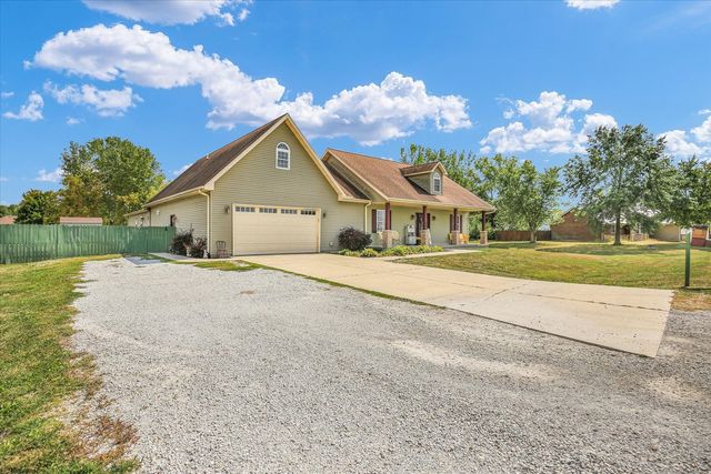 48 Nightingale Circle, Camargo, IL 61919