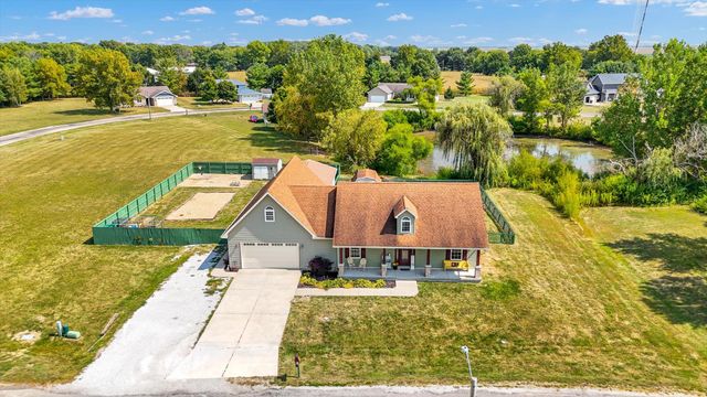 48 Nightingale Circle, Camargo, IL 61919