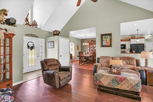 48 Nightingale Circle, Camargo, IL 61919