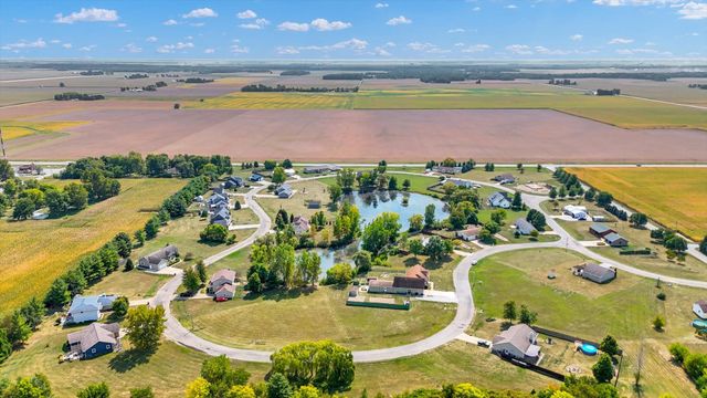 48 Nightingale Circle, Camargo, IL 61919