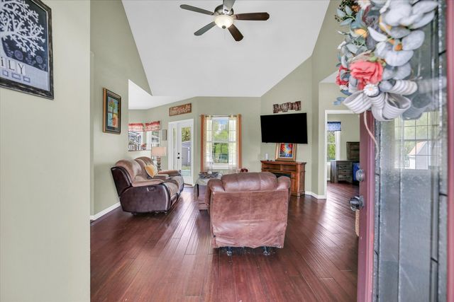 48 Nightingale Circle, Camargo, IL 61919