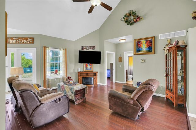 48 Nightingale Circle, Camargo, IL 61919