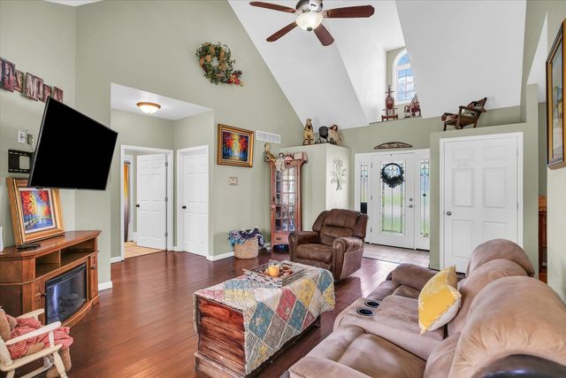 48 Nightingale Circle, Camargo, IL 61919