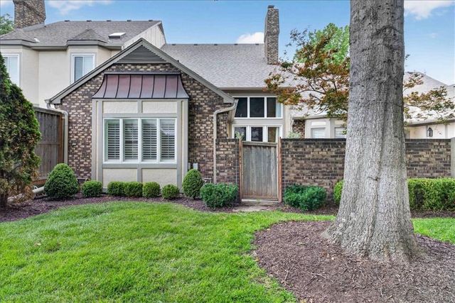 6320 Kennett Place, Mission, KS 66202
