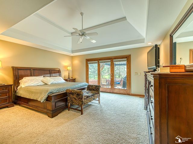 5535 E Dartmoor Drive, Monroe, MI 48161