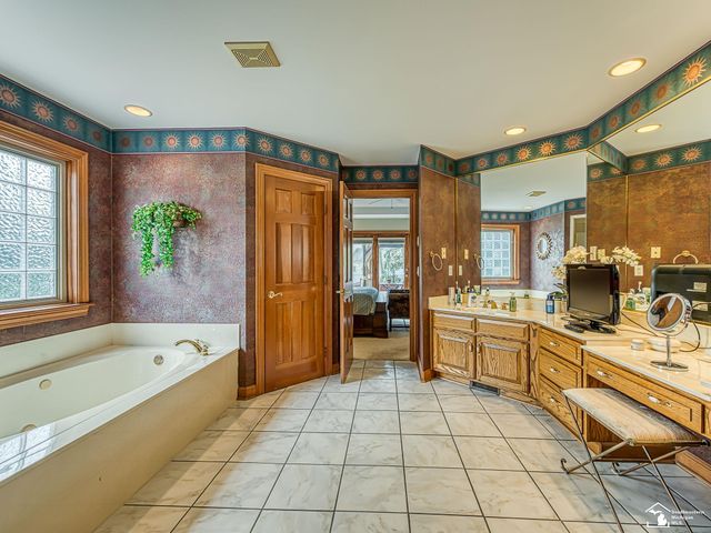 5535 E Dartmoor Drive, Monroe, MI 48161