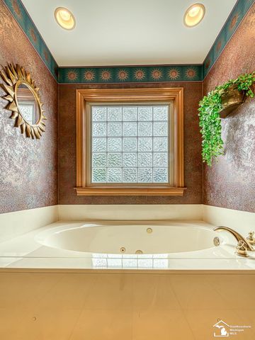 5535 E Dartmoor Drive, Monroe, MI 48161