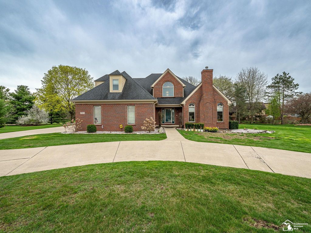 5535 E Dartmoor Drive, Monroe, MI 48161