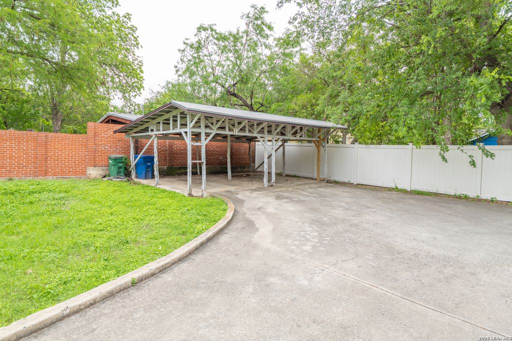 146 Vassar Ln Apt 2, San Antonio, TX 78212