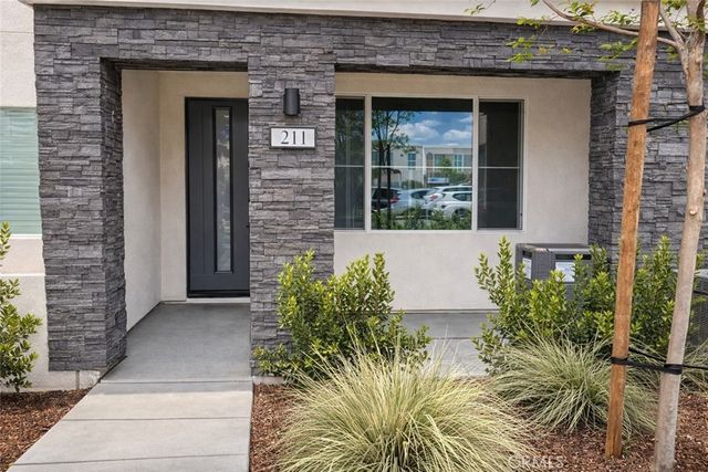211 Baluster, Irvine, CA 92618