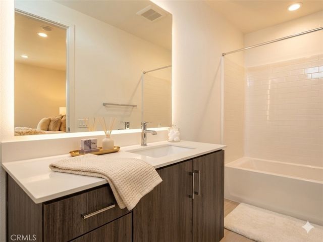 211 Baluster, Irvine, CA 92618