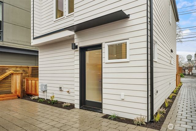 1453 22nd Avenue, Seattle, WA 98122