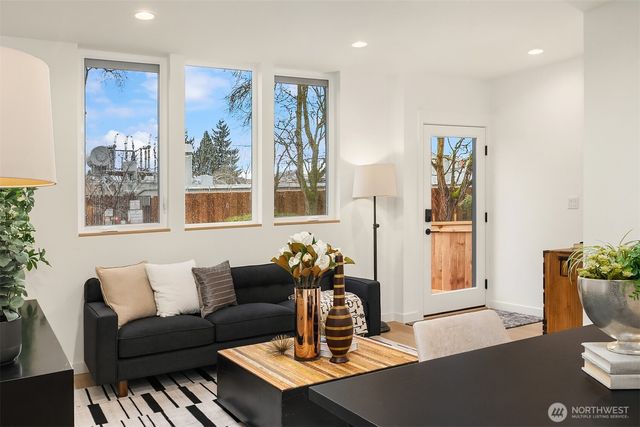 1453 22nd Avenue, Seattle, WA 98122