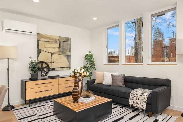1453 22nd Avenue, Seattle, WA 98122
