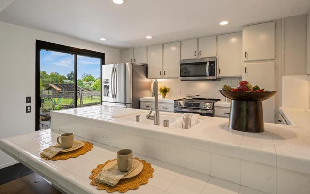 3776 FAIR HILL Rd, Fair Oaks, CA 95628