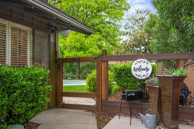 3776 FAIR HILL Rd, Fair Oaks, CA 95628