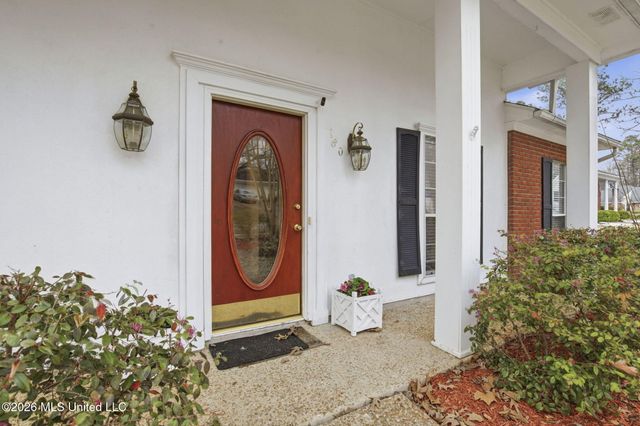 180 Woodlands Cove, Brandon, MS 39047