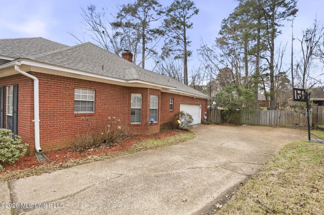 180 Woodlands Cove, Brandon, MS 39047