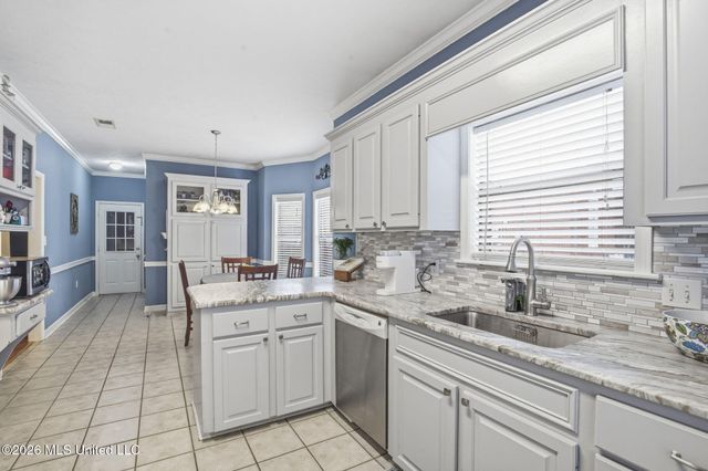 180 Woodlands Cove, Brandon, MS 39047