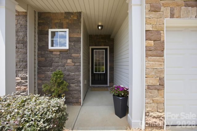 5842 Glassport Lane, Charlotte, NC 28210