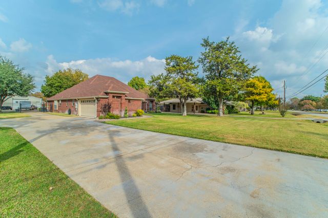 1006 Sandra Lane, Grand Prairie, TX 75052