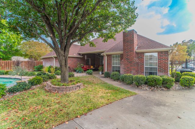1006 Sandra Lane, Grand Prairie, TX 75052