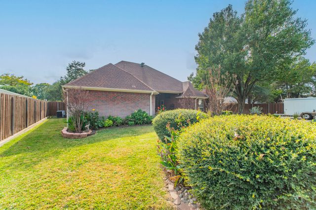 1006 Sandra Lane, Grand Prairie, TX 75052