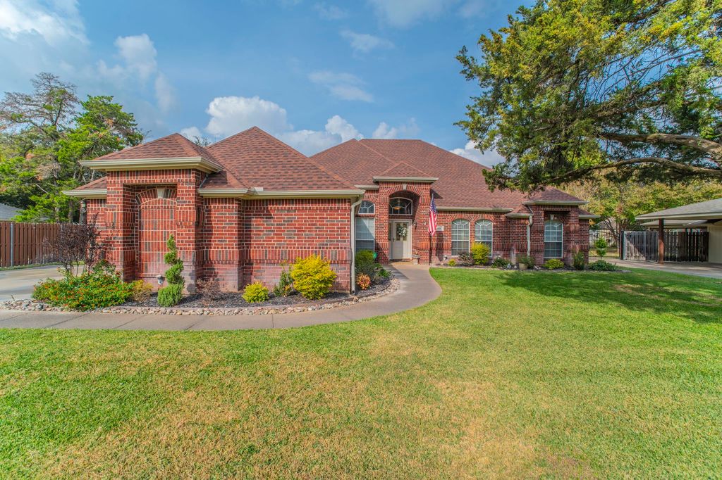1006 Sandra Lane, Grand Prairie, TX 75052