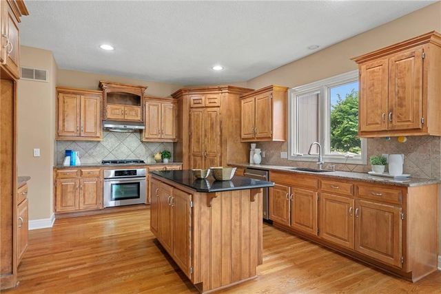 14525 Ballentine Street, Overland Park, KS 66221