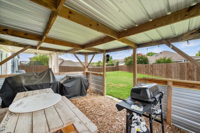 1704 Village Park Court, Burleson, TX 76028