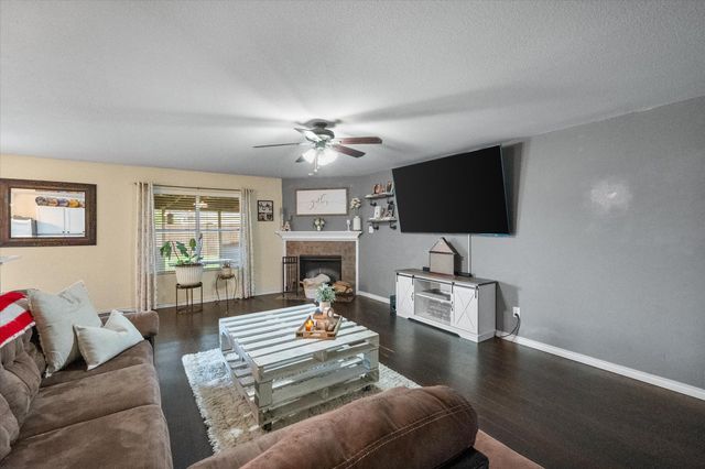 1704 Village Park Court, Burleson, TX 76028