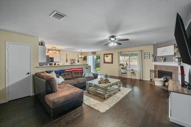 1704 Village Park Court, Burleson, TX 76028
