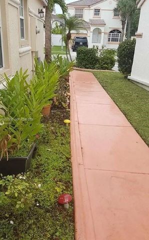 1433 NW 153rd Ave 1433, Pembroke Pines, FL 33028