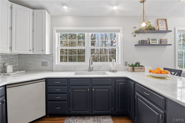 6311 Hidden Meadow Dr, Marcy, NY 13403