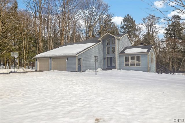 6311 Hidden Meadow Dr, Marcy, NY 13403