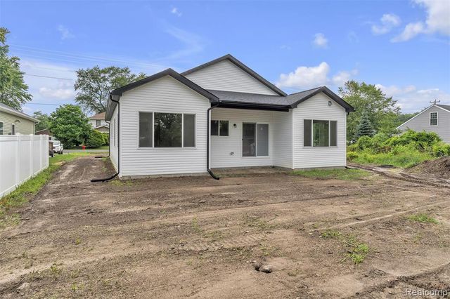 13330 Strong Boulevard, South Rockwood, MI 48179