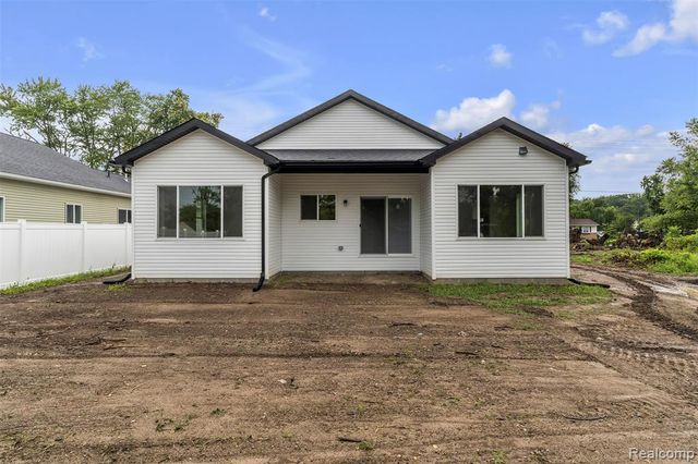 13330 Strong Boulevard, South Rockwood, MI 48179