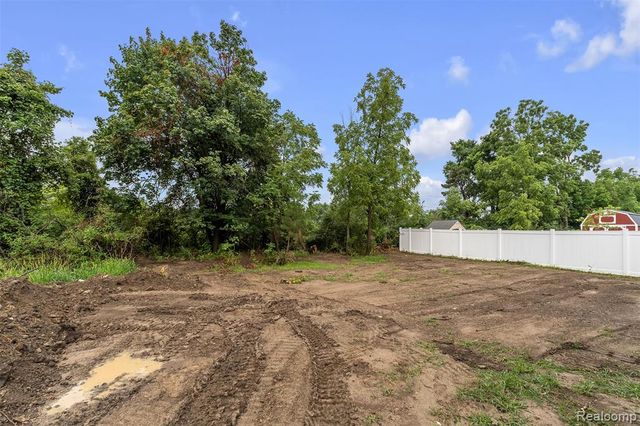 13330 Strong Boulevard, South Rockwood, MI 48179